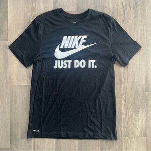 Never worn black Nike t shirt